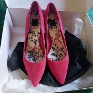 White House Black Market Lana Pink Thrill Suede Pumps Floral Inserts Size 7.5